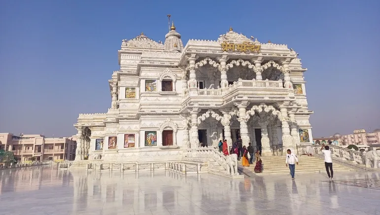 You are currently viewing Why Should You Book with Professional Mathura Vrindavan Tour Operators?